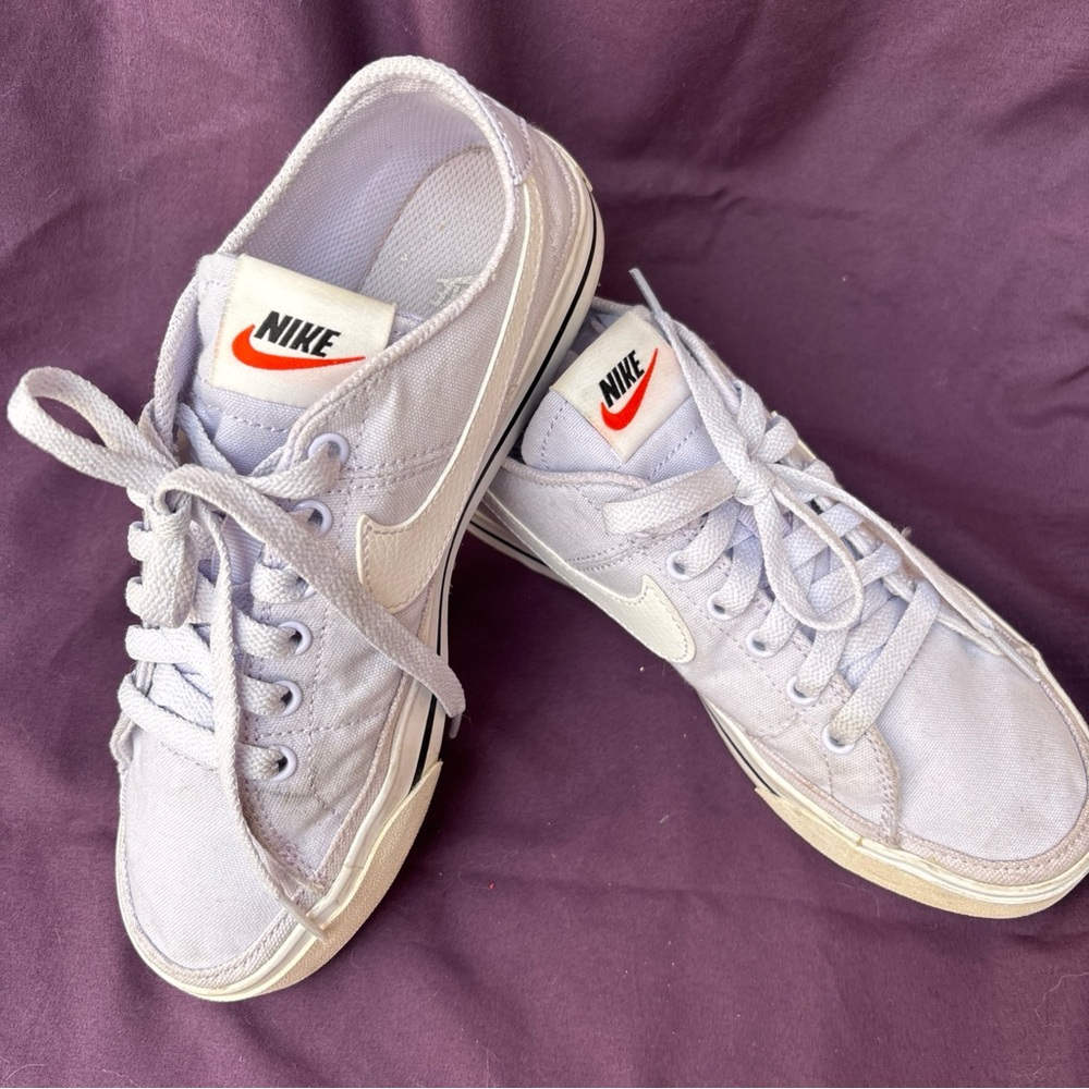 Nike light LAVENDER canvas sport shoes 4.5 kicks runners back-to-school classic